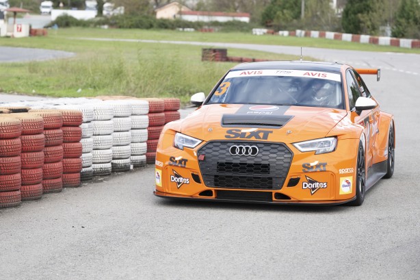 Foto - Bu nasıl oluyor? Ehliyeti yok ama pistlerin tozunu attırıyor! Üstelik şampiyonluğu bulunuyor! Onun tek idolü Schumacher!