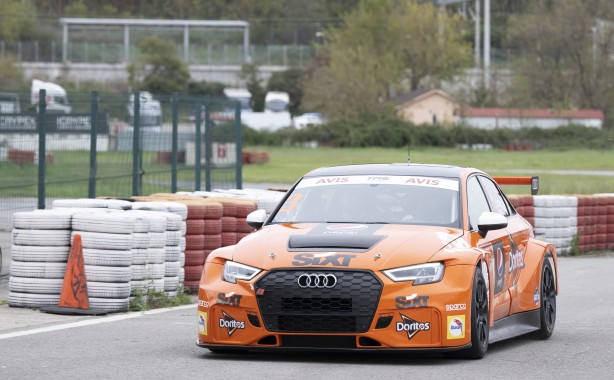 Foto - Bu nasıl oluyor? Ehliyeti yok ama pistlerin tozunu attırıyor! Üstelik şampiyonluğu bulunuyor! Onun tek idolü Schumacher!