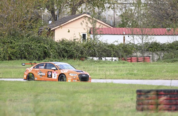 Foto - Bu nasıl oluyor? Ehliyeti yok ama pistlerin tozunu attırıyor! Üstelik şampiyonluğu bulunuyor! Onun tek idolü Schumacher!