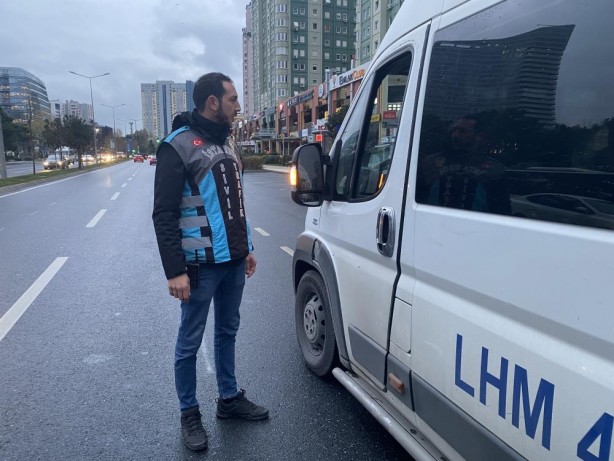 Foto - Bu nasıl servis şoförü! Ceza yedi akıllanmak yerine bakın ne yaptı