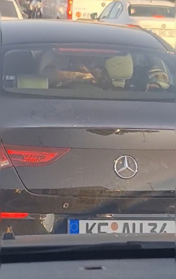 Foto - Bu nasıl vicdan? Engelli çocuğunun yanında... TEM Otoyolu’nda dehşet anları!