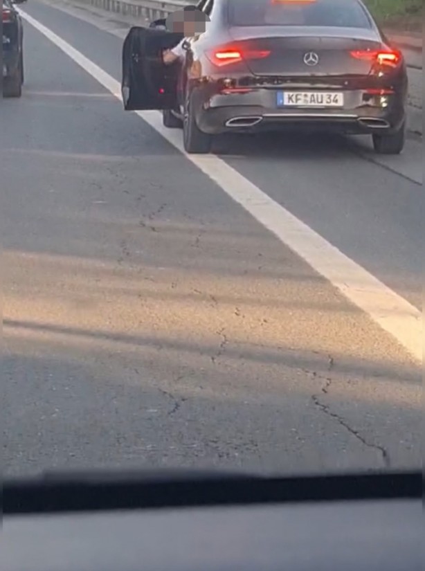 Foto - Bu nasıl vicdan? Engelli çocuğunun yanında... TEM Otoyolu’nda dehşet anları!