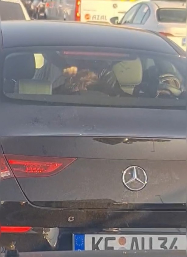 Foto - Bu nasıl vicdan? Engelli çocuğunun yanında... TEM Otoyolu’nda dehşet anları!