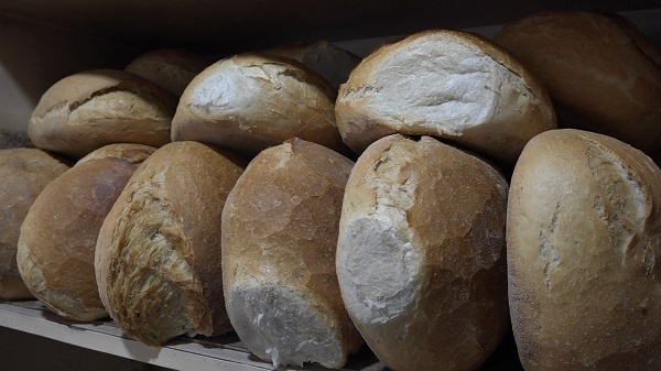 Bu ne yaman çelişki! Ucuza ekmek sattı diye başına gelmeyen kalmadı