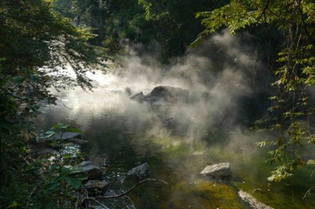 Foto - Bu nehir içine düşen her şeyi öldürüyor!