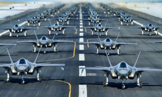 Foto - Bu neyin hazırlığı? 52 tane F-35 ile "Fil Yürüyüşü" yaptılar
