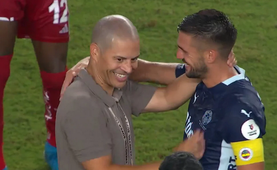 Foto - Bu neyin kafası böyle! Bi kendine gel artık Alex de Souza...