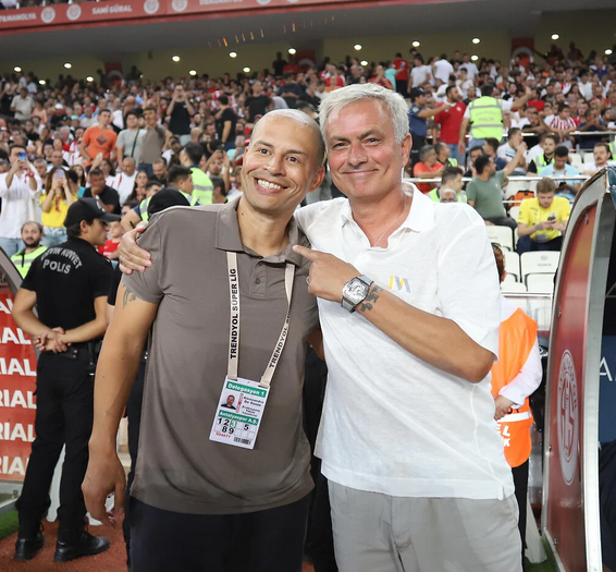 Foto - Bu neyin kafası böyle! Bi kendine gel artık Alex de Souza...