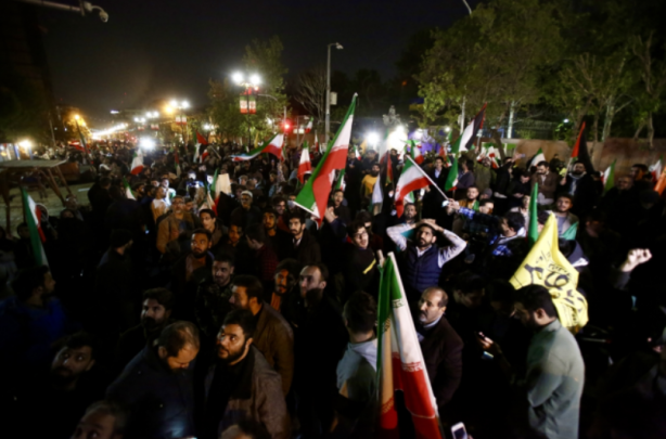 Foto - Bu neyin kutlamasıysa… Tahran’da halk sokağa indi!