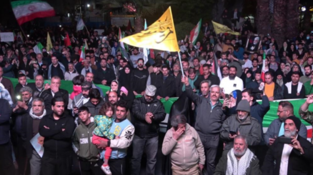 Foto - Bu neyin kutlamasıysa… Tahran’da halk sokağa indi!