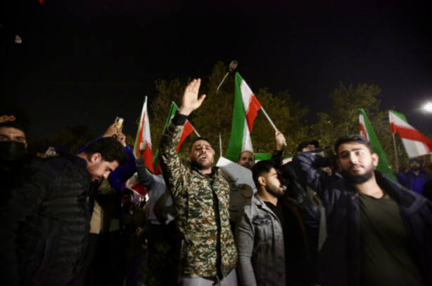 Foto - Bu neyin kutlamasıysa… Tahran’da halk sokağa indi!