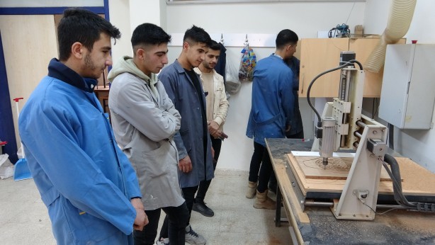 Bu okul para basıyor! Yıllık kazancı dudak uçuklattı