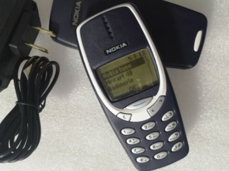Foto - Bu okulda akıllı telefon yasak! Sadece nokia tuşlu telefon kullanılıyor!