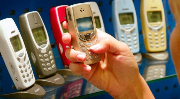 Foto - Bu okulda akıllı telefon yasak! Sadece nokia tuşlu telefon kullanılıyor!