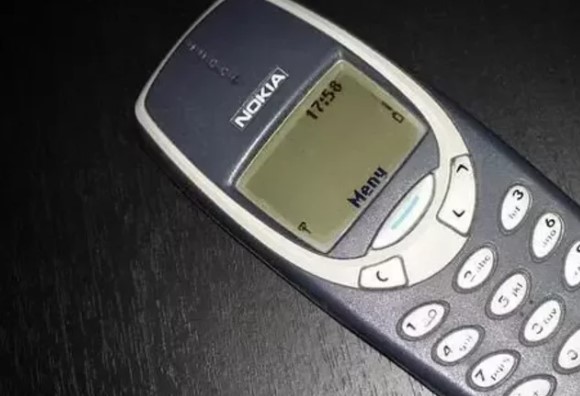 Foto - Bu okulda akıllı telefon yasak! Sadece nokia tuşlu telefon kullanılıyor!