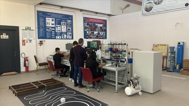 Foto - Bu okulda öğrencilere 10 bin TL maaş veriliyor!