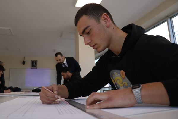 Foto - Bu okuldan mezun olan işsiz kalmıyor