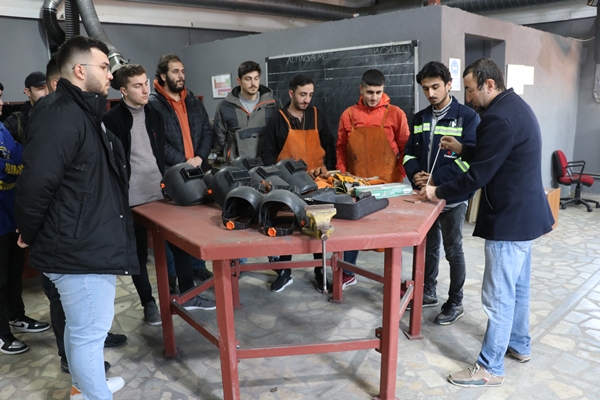 Foto - Bu okuldan mezun olan işsiz kalmıyor