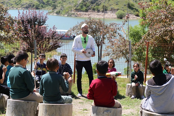 Foto - Bu okulun duvarları yok