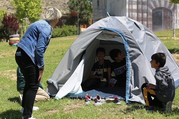 Foto - Bu okulun duvarları yok