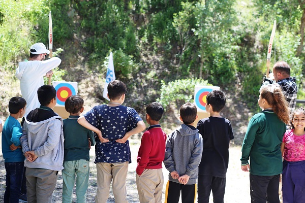 Foto - Bu okulun duvarları yok