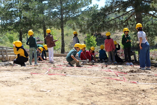 Foto - Bu okulun duvarları yok