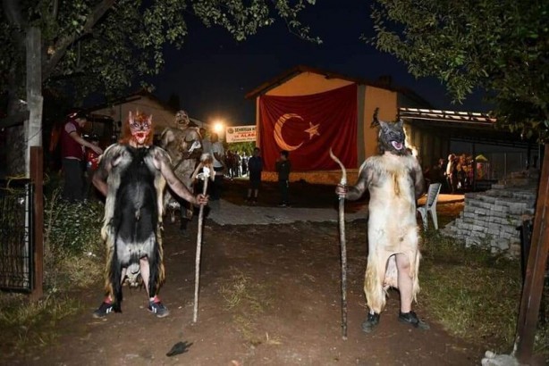 Foto - Bu olay Bursa’da yaşandı! Kesilen kurbanların derilerini giyip…