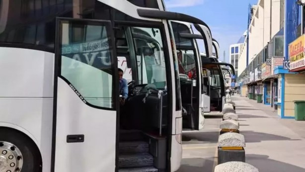 Foto - Bu olay Türkiye'de yaşandı! Otobüs firmasından çocuğa 'namaz' dayağı