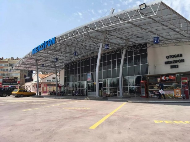 Foto - Bu olay Türkiye'de yaşandı! Otobüs firmasından çocuğa 'namaz' dayağı