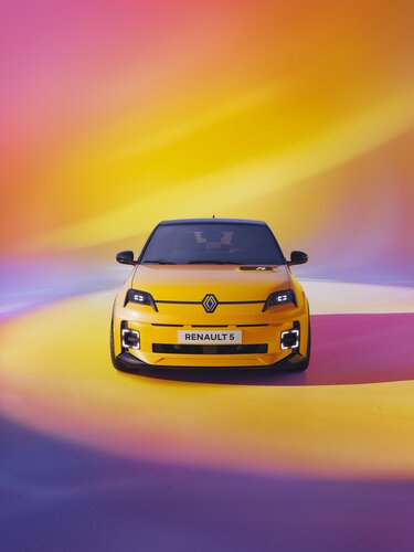 Foto - Bu otomobil ehliyet aldırır! 1972 yılında üretilen Renault 5 evrim geçirerek ‘Efsane geri döndü’ dedirtti! Tamamen elektriklenen araç ne zaman Türkiye’ye geliyor? 