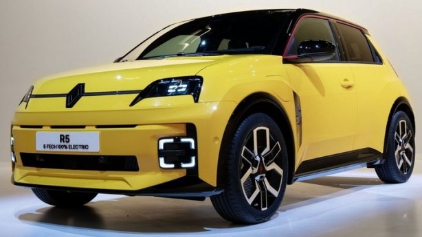 Foto - Bu otomobil ehliyet aldırır! 1972 yılında üretilen Renault 5 evrim geçirerek ‘Efsane geri döndü’ dedirtti! Tamamen elektriklenen araç ne zaman Türkiye’ye geliyor? 