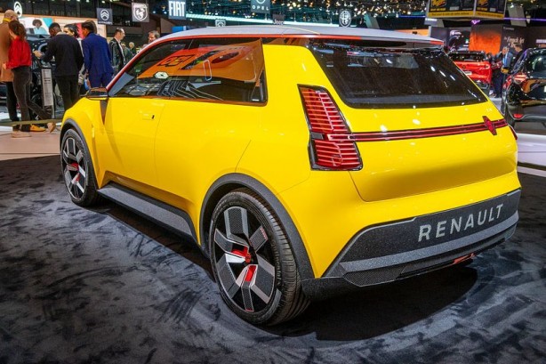 Foto - Bu otomobil ehliyet aldırır! 1972 yılında üretilen Renault 5 evrim geçirerek ‘Efsane geri döndü’ dedirtti! Tamamen elektriklenen araç ne zaman Türkiye’ye geliyor? 