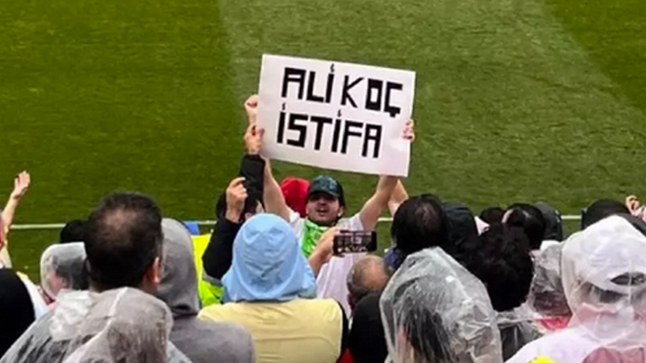 Foto - Bu pankart gündem oldu! Ali Koç’a tepki sınırları aştı! OLay gelişmeyi duyurdular…