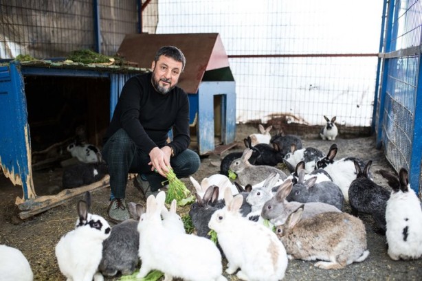Foto - Bu restoranda personel kitap okumak zorunda