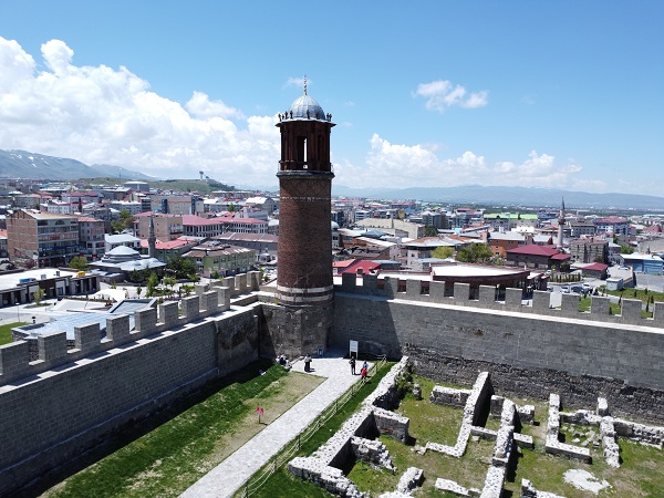 Foto - Bu saat Erzurumlulara 143 yıldır zamanı gösteriyor