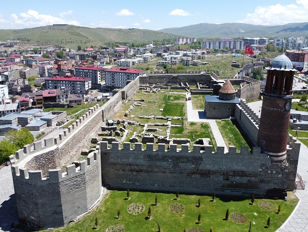 Foto - Bu saat Erzurumlulara 143 yıldır zamanı gösteriyor