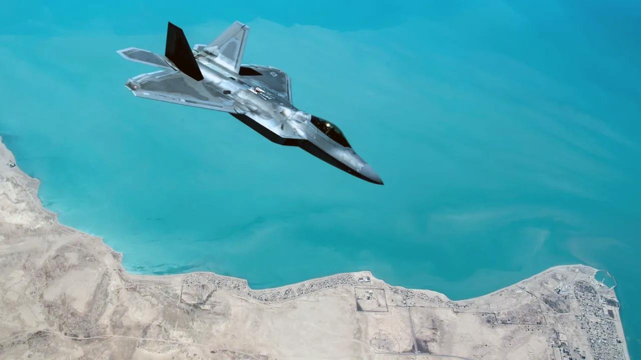 Bu savaş uçağı İsrail'e bile verilmiyor! F-22 Raptor uçakları yenilendi