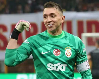 Bu sefer dikkat! Muslera’dan garip bir çıkış! Kafalar allak bullak oldu…