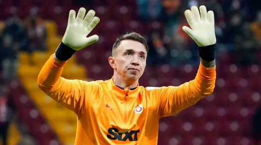 Foto - Bu sefer dikkat! Muslera’dan garip bir çıkış! Kafalar allak bullak oldu…