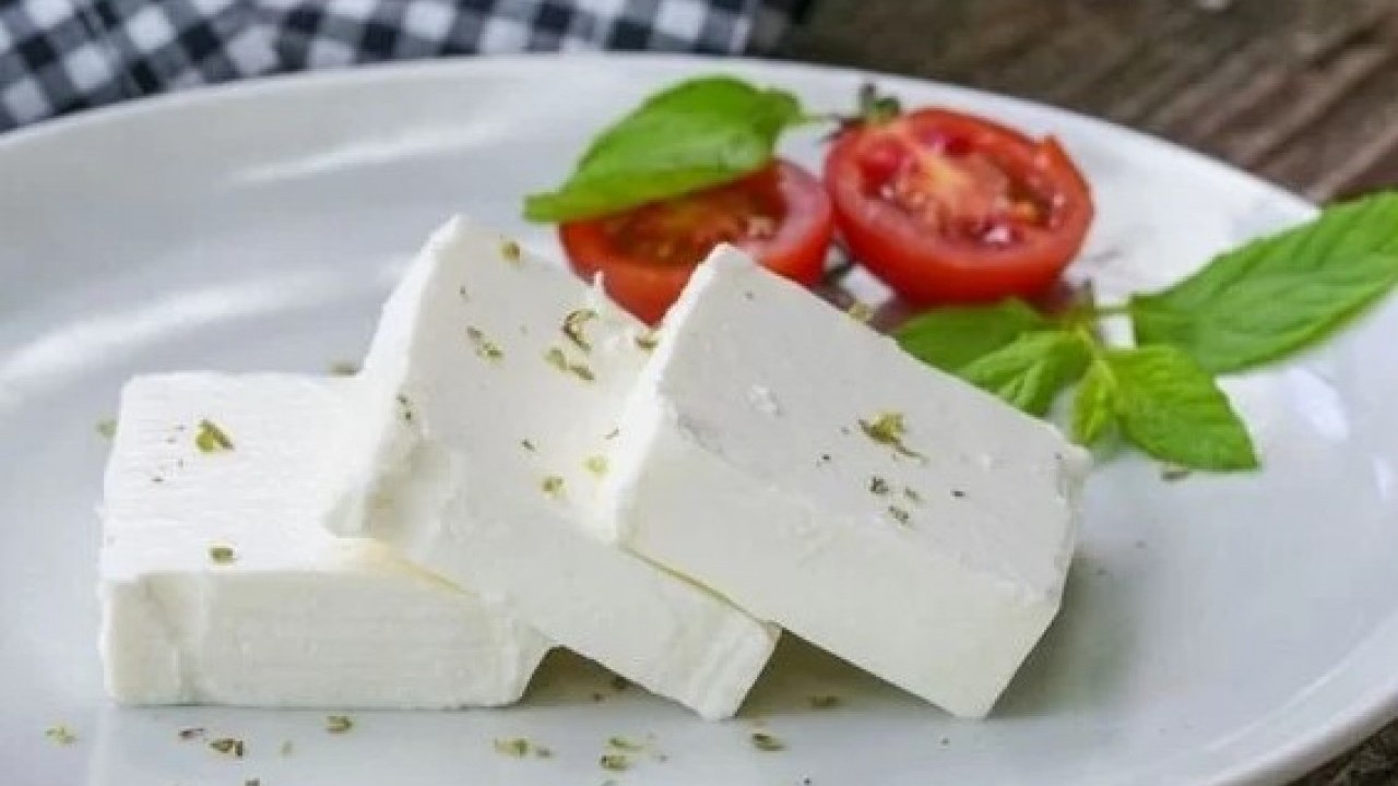 Bu şekilde saklayınca bozulmayacak! İşte peynirin aylarca taze kalmasını sağlayan yöntem