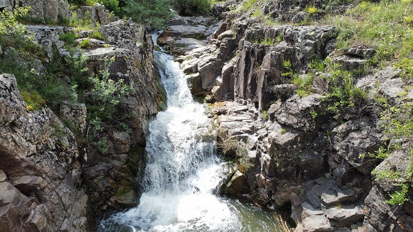 Foto - Bu şelale görenleri mest ediyor