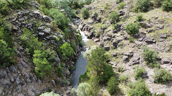 Foto - Bu şelale görenleri mest ediyor