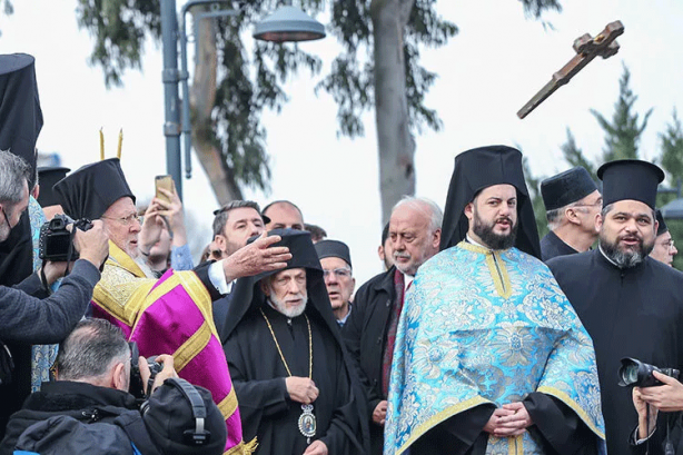 Foto - Bu sene de denizden haç çıkardılar! Bunu neden yaptıklarını biliyor musunuz?
