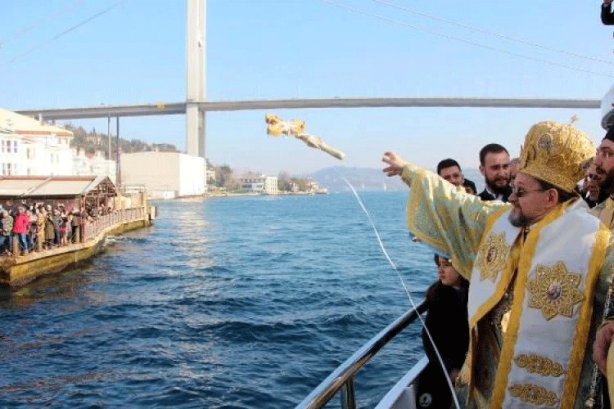 Foto - Bu sene de denizden haç çıkardılar! Bunu neden yaptıklarını biliyor musunuz?