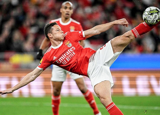 Foto - Bu sorunu acilen çözmemiz lazım acilen dedi ve uçağını havalandırıyor! Bombalar art arda patlayacak...