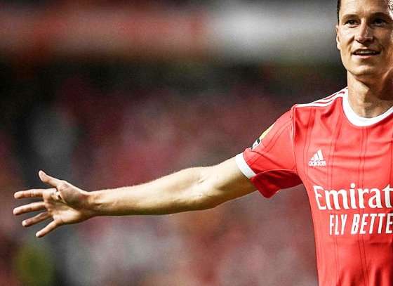 Foto - Bu sorunu acilen çözmemiz lazım acilen dedi ve uçağını havalandırıyor! Bombalar art arda patlayacak...