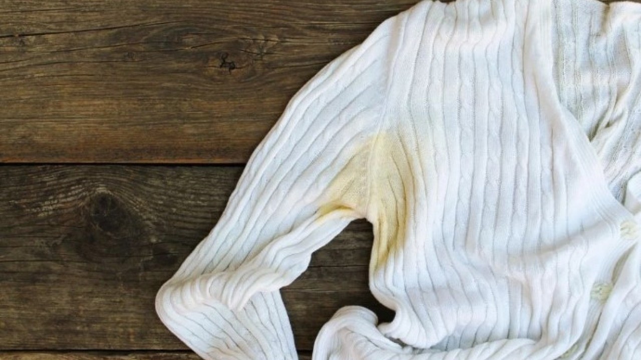 Foto - Bu sorunu yaz aylarında sık yaşıyoruz! İşte beyaz kıyafetlerden ter lekesini çıkarmanın kolay yolu