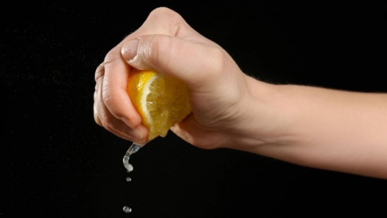 Foto - Bu sorunu yaz aylarında sık yaşıyoruz! İşte beyaz kıyafetlerden ter lekesini çıkarmanın kolay yolu