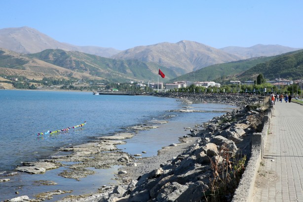 Foto - Bu tablonun sonu iyi değil! Van Gölü'nde tedirgin eden görüntüler