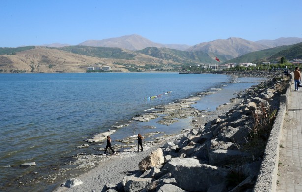 Foto - Bu tablonun sonu iyi değil! Van Gölü'nde tedirgin eden görüntüler